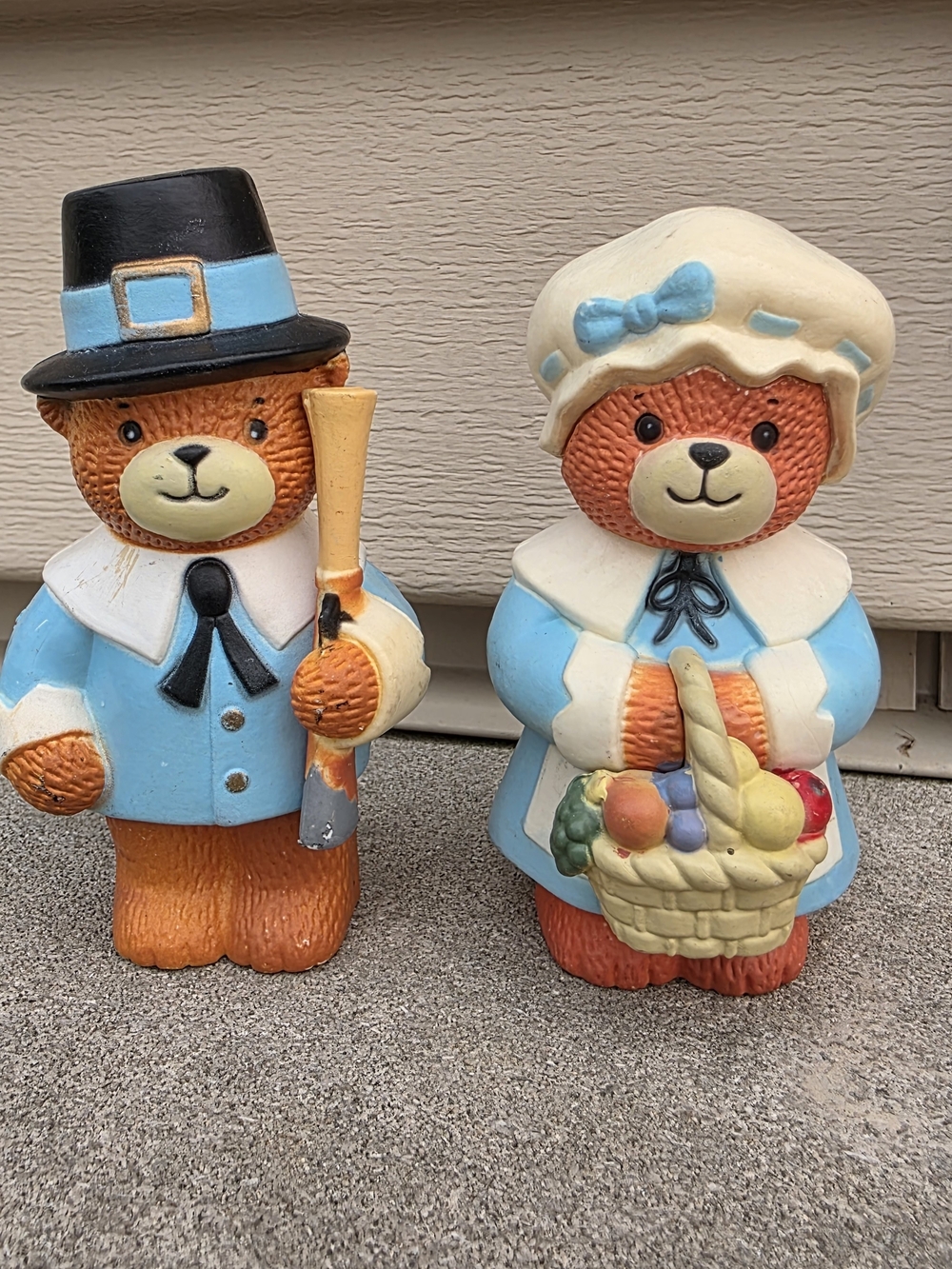 Vintage Enesco Pilgrim Teddy Bear Salt & Pepper Shakers